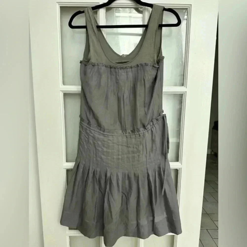 BCBGMAXAZRIA | Chic Dove Grey April Babydoll Sleeveless Pleated Dress Size 2 XS - Picture 3 of 7